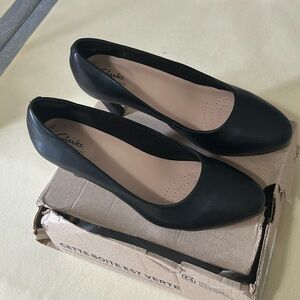 BRAND NEW black round toe pumps - so comfortable!